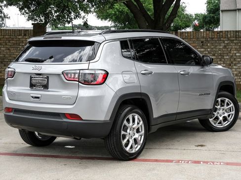 Used 2023 Jeep Compass Latitude AWD/4WD image 15