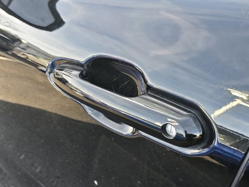 Used 2020 Toyota Highlander Limited image 22