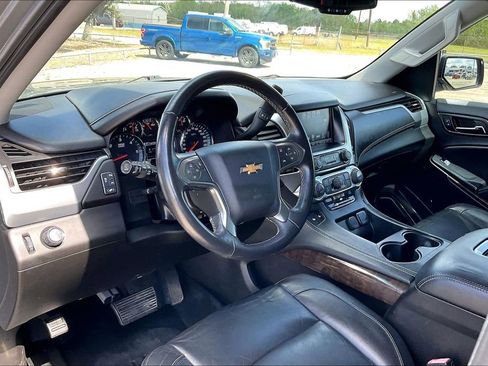 Used 2018 Chevrolet Suburban LT RWD image 14
