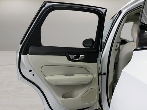 New 2026 Volvo XC60 B5 Ultra w/ Protection Package Premier image 29