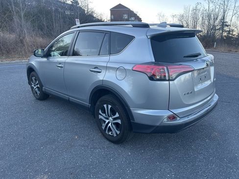 Used 2018 Toyota RAV4 LE image 3