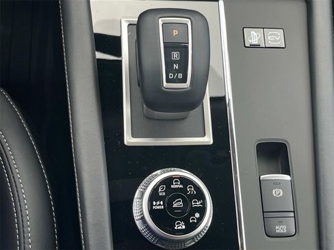 New 2025 Mitsubishi Outlander SE image 23