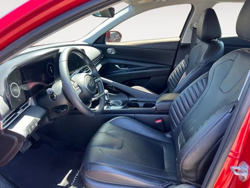 Used 2023 Hyundai Elantra Limited w/ Preferred Accessory Package FWD image 9
