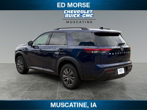 Used 2025 Nissan Pathfinder SV FWD image 3