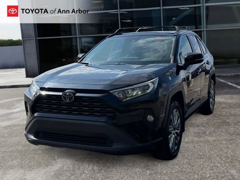 Used 2019 Toyota RAV4 XLE Premium w/ Cold Weather Package AWD/4WD image 9