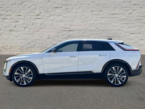 Used 2025 Cadillac Lyriq Luxury w/ LPO, Floor Liner Package AWD/4WD image 2