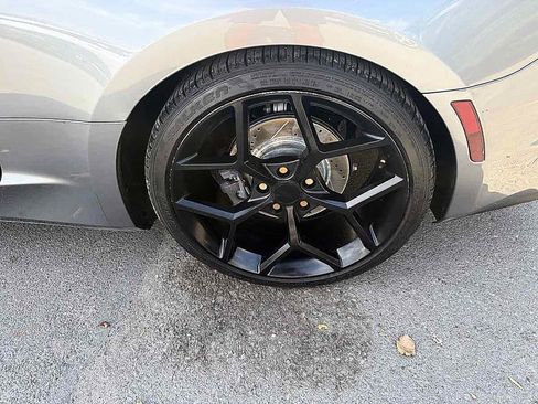 Used 2019 Chevrolet Camaro LT RWD image 9