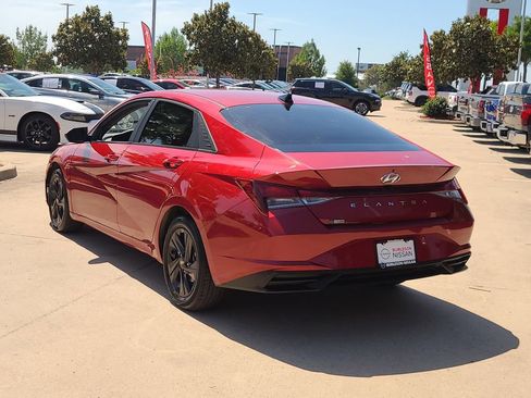 Used 2023 Hyundai Elantra SEL FWD image 2