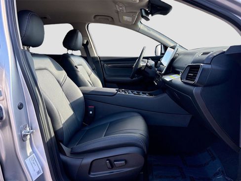 New 2025 VinFast VF 8 Eco image 27