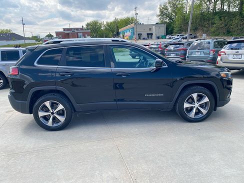 Used 2019 Jeep Cherokee Limited w/ Technology Group AWD/4WD image 5