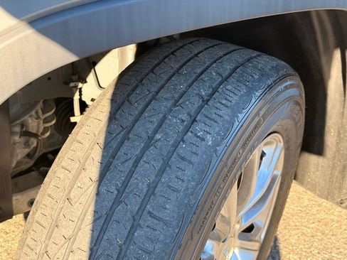 Used 2021 Jeep Cherokee Latitude Plus image 11