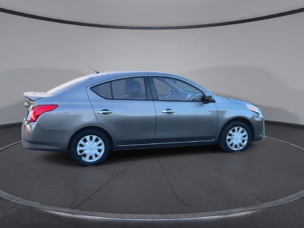 Used 2016 Nissan Versa SV FWD image 9