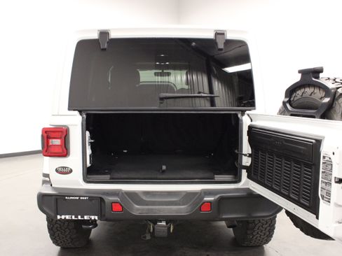 Used 2019 Jeep Wrangler Unlimited Sahara w/ LED Lighting Group AWD/4WD image 14