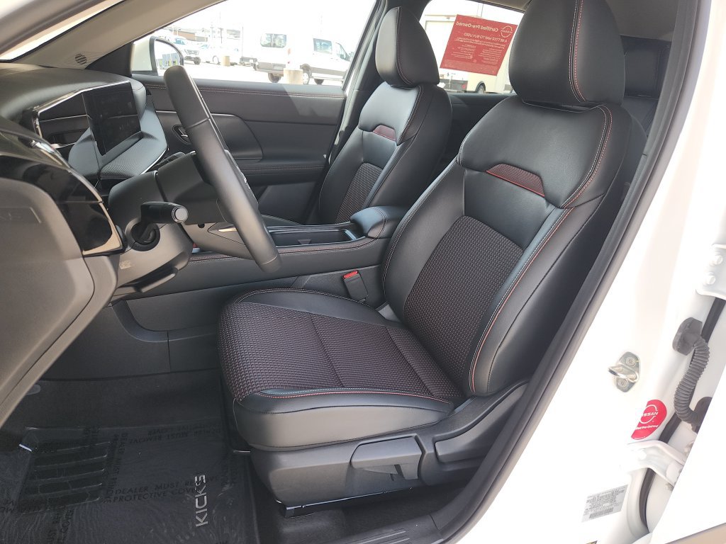 Certified 2025 Nissan Kicks SR FWD image 13
