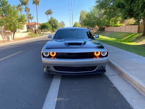 Used 2019 Dodge Challenger R/T image 3