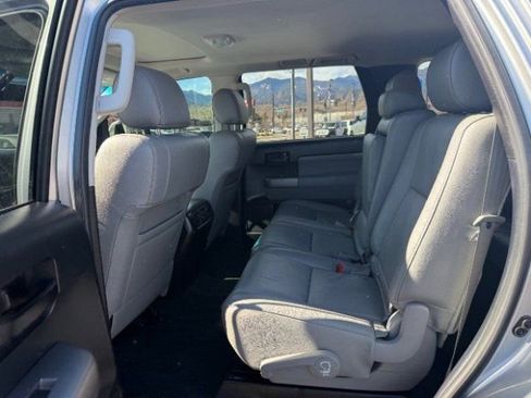 Used 2017 Toyota Sequoia SR5 w/ Premium Package AWD/4WD image 31