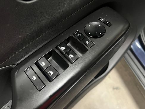 Used 2025 Hyundai Kona SEL FWD image 12