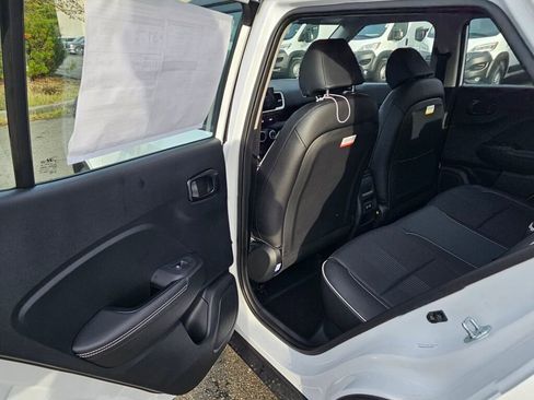 Used 2026 Hyundai Venue SEL image 15