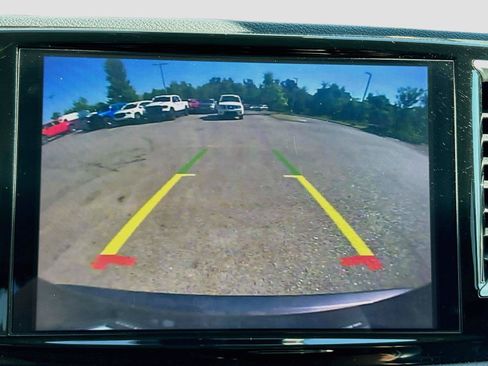 Used 2023 Chrysler Pacifica Touring-L FWD image 33