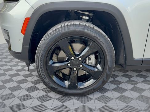 Used 2025 Jeep Grand Cherokee L Limited w/ Luxury Tech Group II RWD image 13