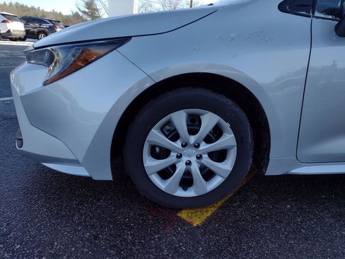 Used 2025 Toyota Corolla LE image 2