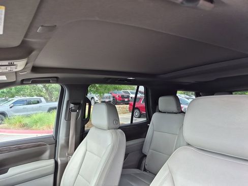 Used 2021 Chevrolet Tahoe Z71 w/ Luxury Package AWD/4WD image 32