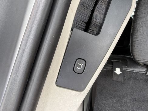 Used 2018 Dodge Grand Caravan SXT FWD image 35