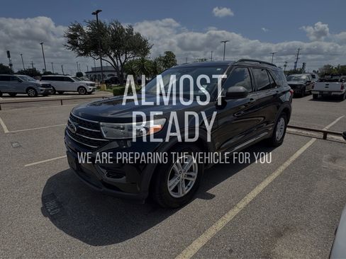 Used 2021 Ford Explorer XLT RWD image 2
