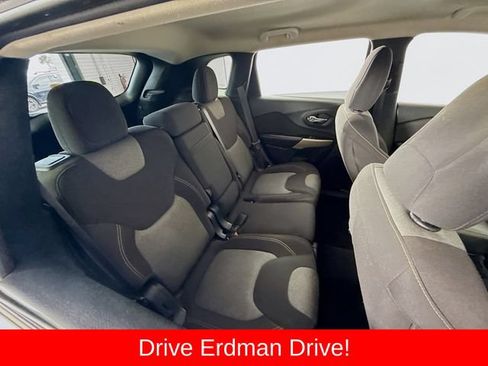 Used 2018 Jeep Cherokee Latitude FWD image 26