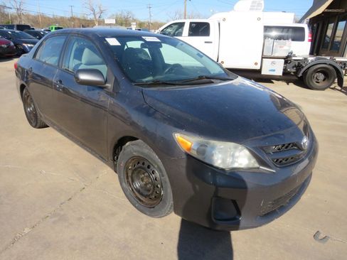 Used 2011 Toyota Corolla LE image 3