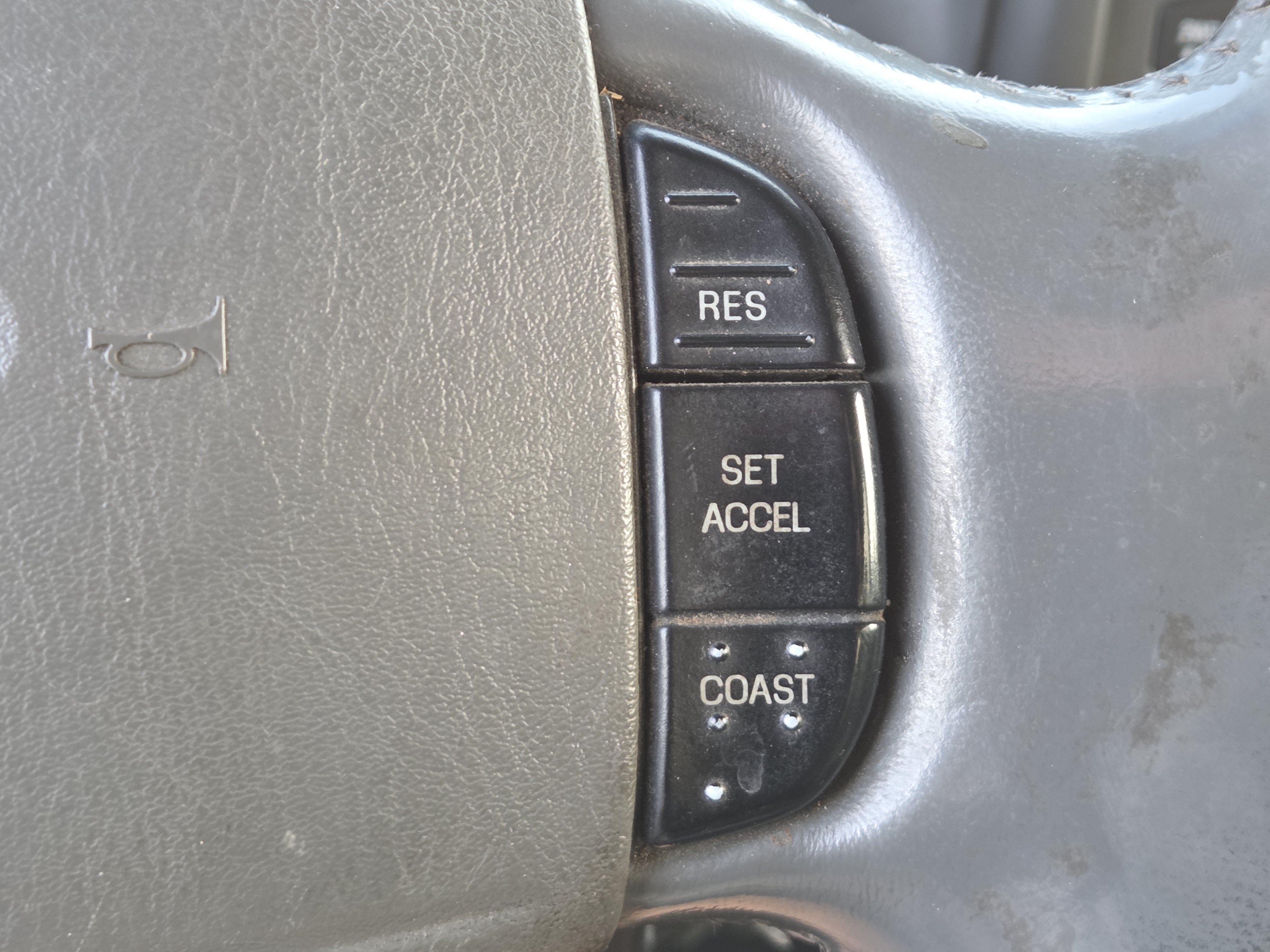 Used 2004 Ford Excursion XLT AWD/4WD image 6