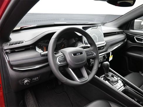 New 2026 Jeep Compass Latitude image 11