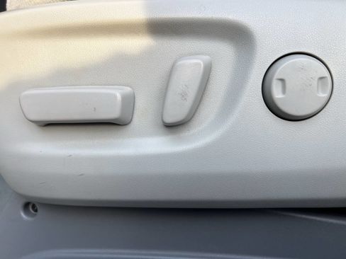 Used 2012 Toyota Sienna LE FWD image 12
