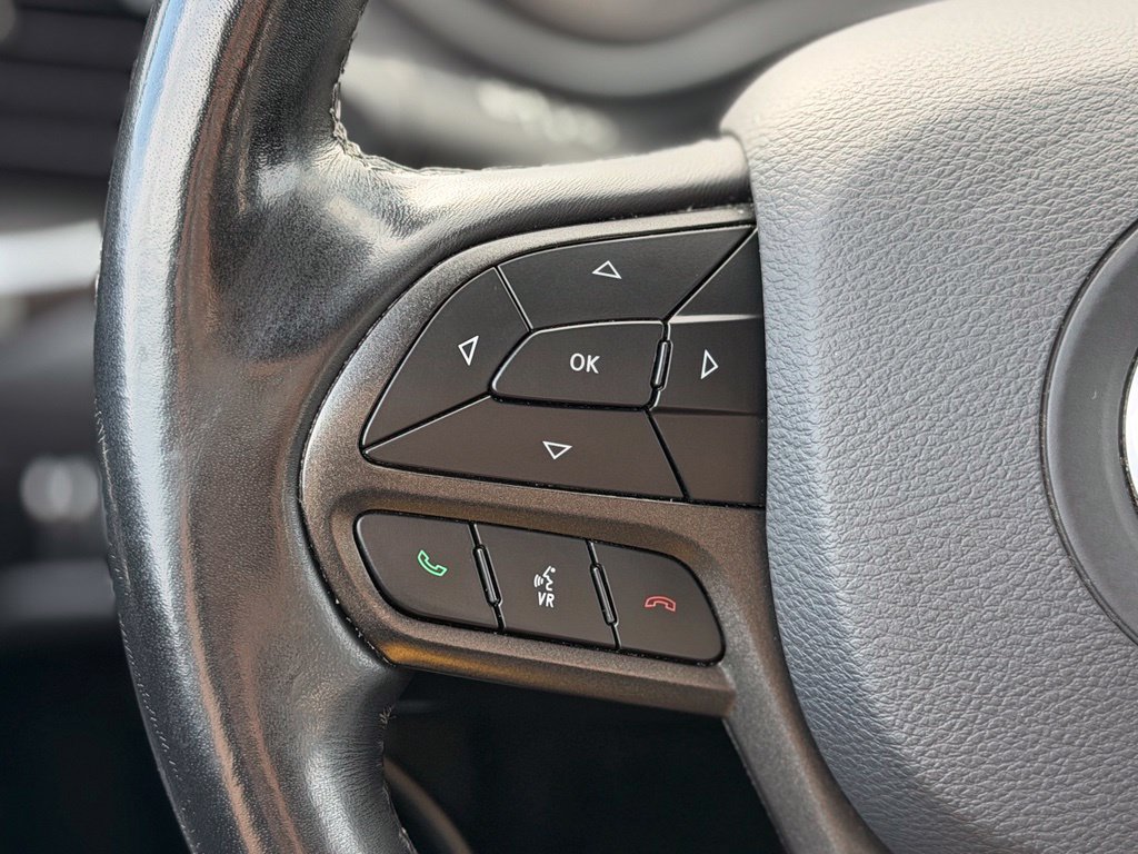 Used 2020 Jeep Cherokee Trailhawk AWD/4WD image 8
