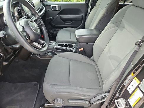 Used 2018 Jeep Wrangler Unlimited Sport image 17