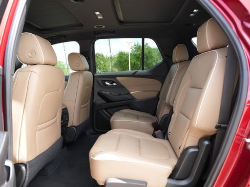 Used 2023 Chevrolet Traverse Premier image 20