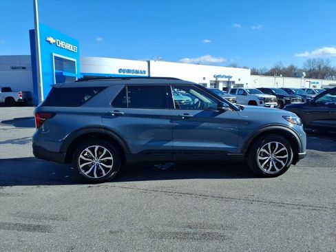 Used 2025 Ford Explorer ST-Line image 2