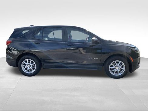Used 2023 Chevrolet Equinox LS FWD image 4