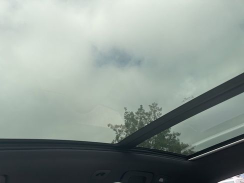 Used 2023 Porsche Macan Turbo image 9