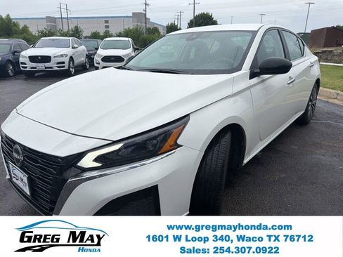 Used 2025 Nissan Altima 2.5 SV FWD image 7
