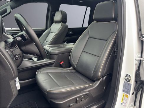 Used 2024 GMC Yukon XL SLT w/ SLT Luxury Package image 14