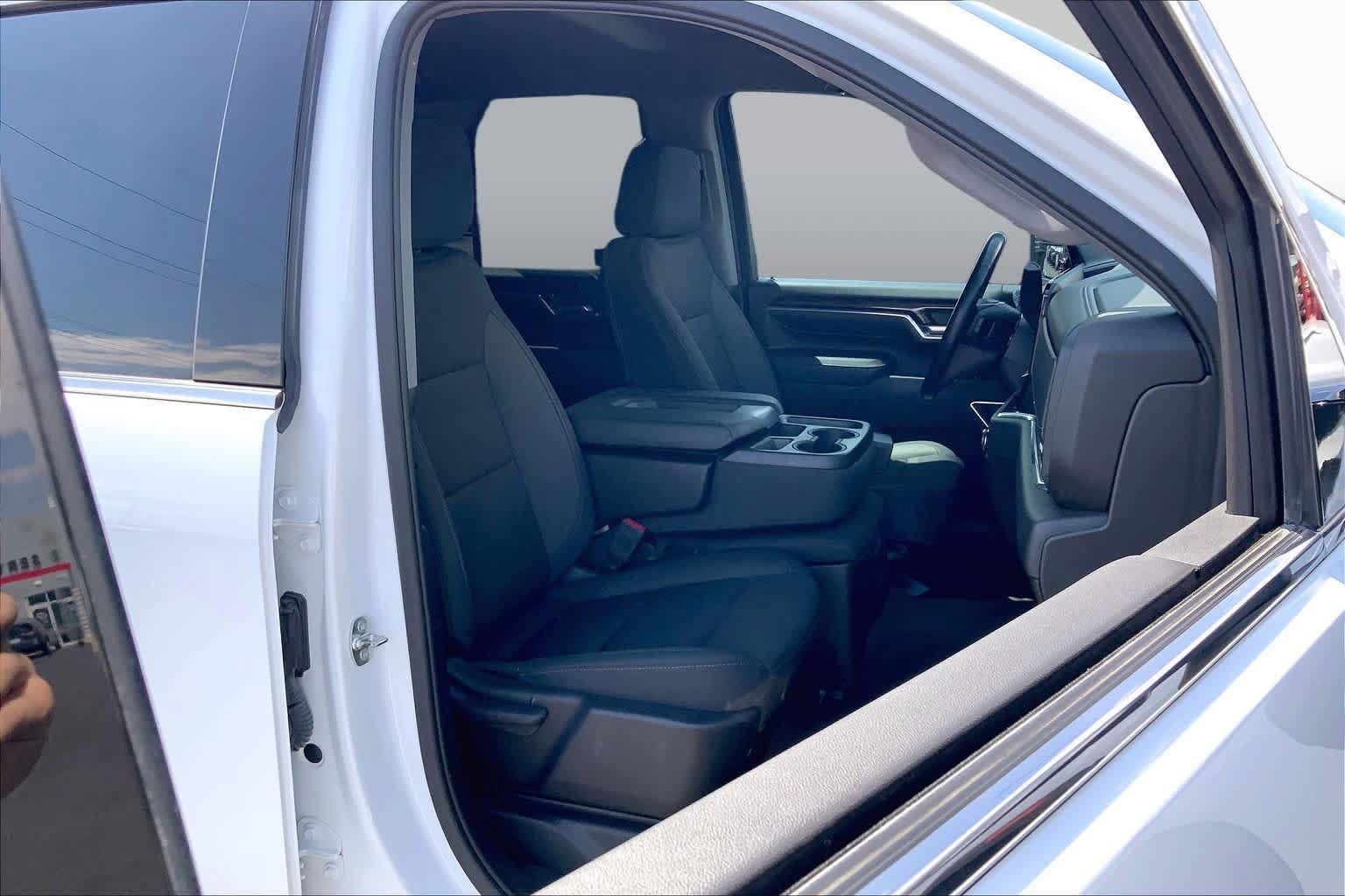 Used 2024 GMC Sierra 2500 SLE w/ SLE Value Package; AWD/4WD image 9