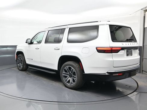 Used 2024 Jeep Wagoneer Series II w/ Flexible Seating Group RWD image 5