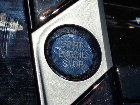 Used 2023 BMW X7 xDrive40i w/ M Sport Package AWD/4WD image 28