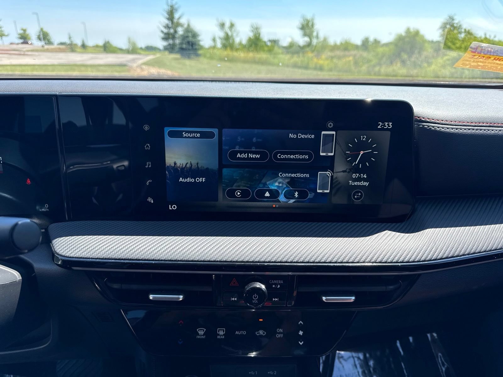 Certified 2025 Nissan Kicks SR FWD image 23