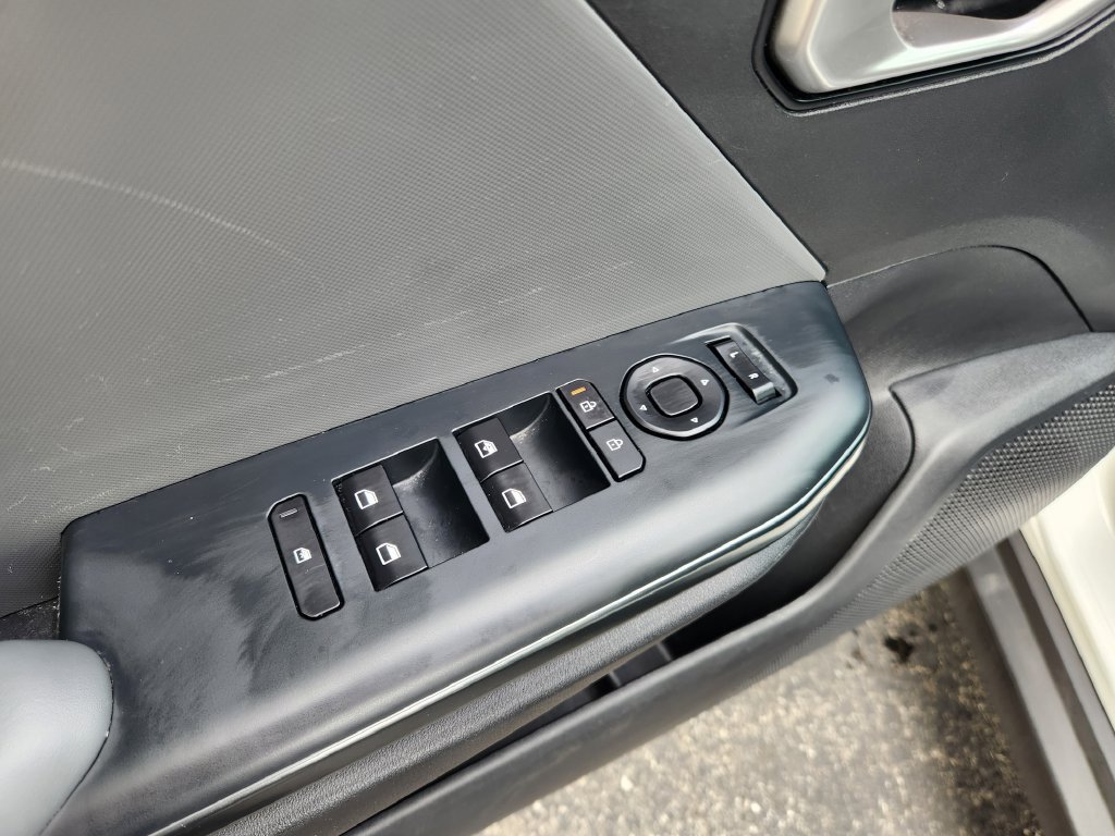 Used 2025 Kia K4 FWD image 23