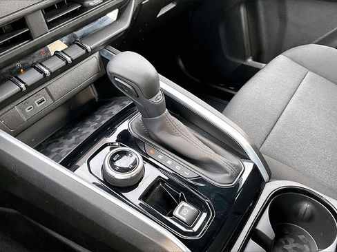 Used 2023 Chevrolet Colorado Trail Boss w/ Technology Package image 29