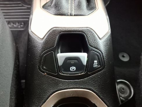 Used 2016 Jeep Renegade Limited image 13