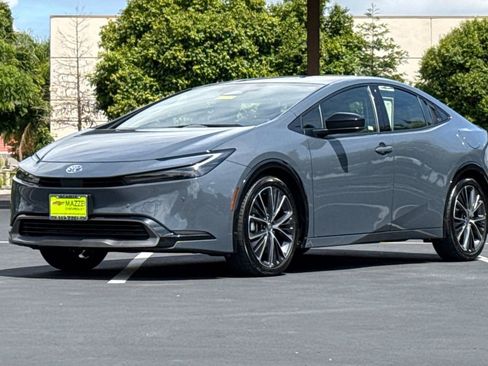 Used 2025 Toyota Prius XLE FWD image 16