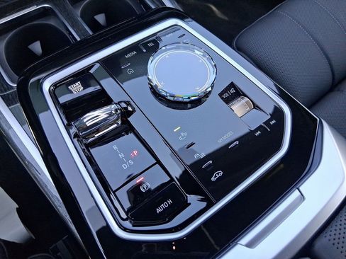 New 2026 BMW 750e xDrive image 17